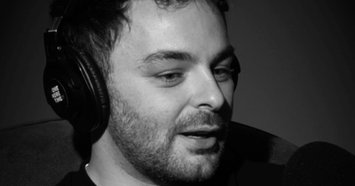 Copertina di “Risposi a tono. Mio padre chiuse la porta a chiave, abbassò le serrande e me le diede con la cintura. Psicologicamente era devastante. Dopo la morte l’ho voluto perdonare”: così Lorenzo Fragola