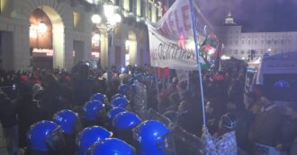 Copertina di Tensione a Torino per l’arrivo del tedoforo di Milano-Cortina, protesta contro Israele: “Fuori dalle Olimpiadi” – Video