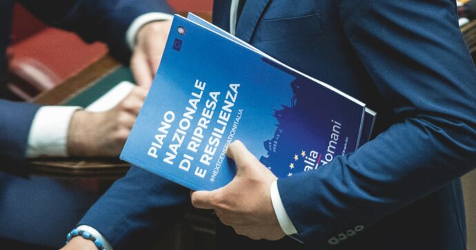 Copertina di Pnrr in ritardo, a rischio metà delle opere degli enti locali