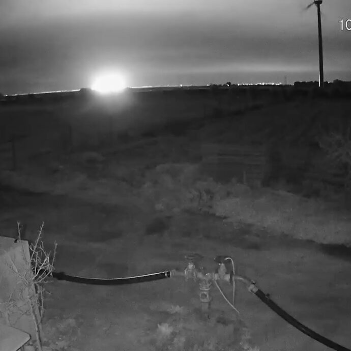 Il forte boato e il bagliore in campagna, mistero a Casamassima: “È caduto un meteorite” – Video