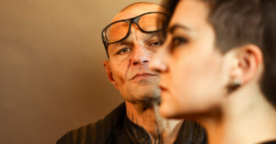 Copertina di Torna con ‘Violenti’ Luca “Zulu” Persico: trent’anni di trasformazione per il leader dei 99 Posse