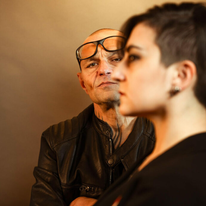 Torna con ‘Violenti’ Luca “Zulu” Persico: trent’anni di trasformazione per il leader dei 99 Posse