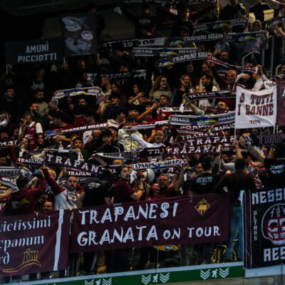 Copertina di Storia di una farsa: dalla fuga di coach e giocatori ai comunicati di Antonini, le tappe della fine sportiva del Trapani basket