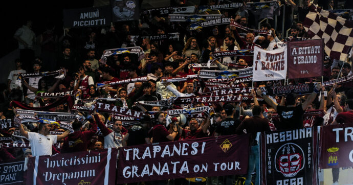 Storia di una farsa: dalla fuga di coach e giocatori ai comunicati di Antonini, le tappe della fine sportiva del Trapani basket