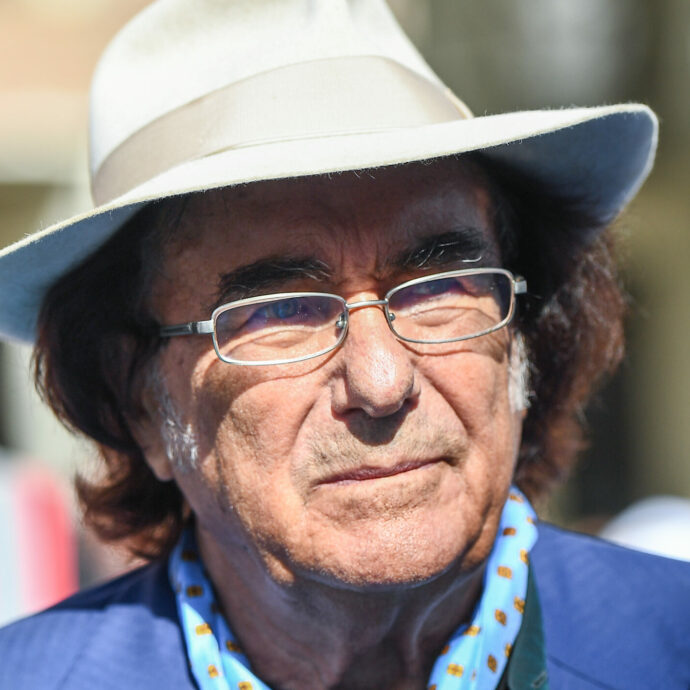 “Avrei dovuto esibirmi in Russia, ma non mi è arrivata la Visa e ho dovuto rimandare il concerto privato, per un compleanno, che avrei dovuto tenere. È la prima volta e spero sia anche l’ultima”: così Al Bano