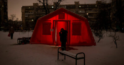 Copertina di Droni e missili russi su Kiev: l’attacco lascia  la capitale al buio