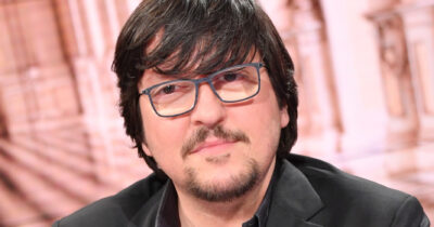 Copertina di “Papà voleva chiamarmi Benito, ho buttato soldi in hotel a cinque stelle e comprato 100 paia di stivali. Raoul Bova? Un santo, lo giuro”: parla Ricky Memphis