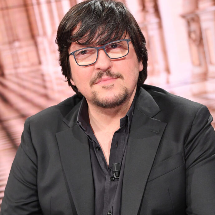 “Papà voleva chiamarmi Benito, ho buttato soldi in hotel a cinque stelle e comprato 100 paia di stivali. Raoul Bova? Un santo, lo giuro”: parla Ricky Memphis