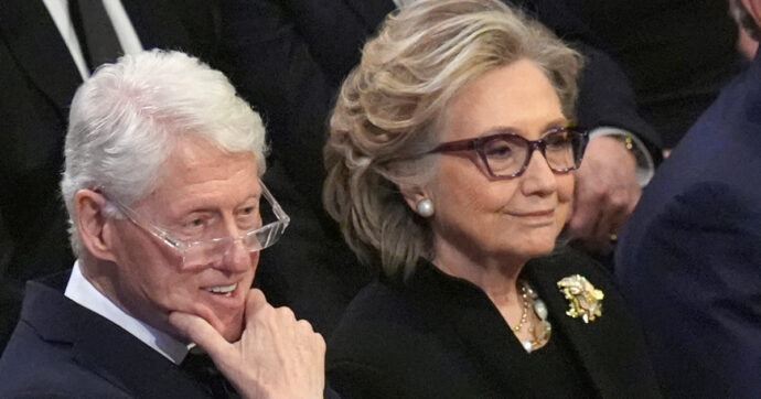 Caso Epstein, Bill e Hillary Clinton si rifiutano di testimoniare: “Volete solo punire il nemico e metterci in imbarazzo”