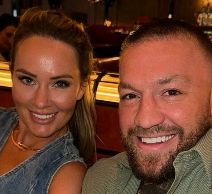 “Una lettera dal Vaticano mi ha chiesto di anticipare il mio matrimonio: non è una coincidenza, la mano di Dio ha guidato ogni dettaglio”: le parole di Conor McGregor