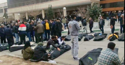 Copertina di Iran, media di opposizione: “12mila morti nelle proteste”. Teheran: “Le vittime sono 2mila”. Berlino: “Sono gli ultimi giorni del regime”