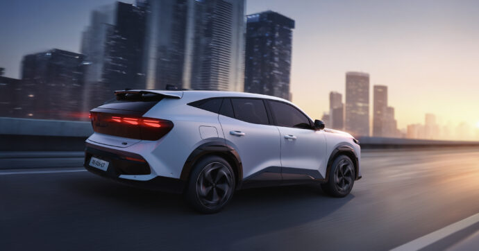 Renault Filante, l’ammiraglia ibrida che segna il ritorno globale della Losanga – FOTO