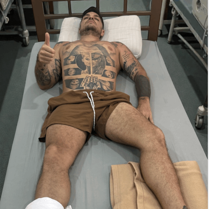 “Mi ha morso un serpente marino velenoso. All’inizio pensavo fossero alghe, poi ho sentito come un ago perforarmi la pelle”: Luigi Mario Favoloso ricoverato in ospedale nelle Filippine