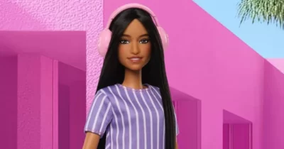 Copertina di Nasce la Barbie con autismo di Mattel, associazioni e famiglie divise. “Al limite dello sconcio”. “Può rafforzare l’identità”