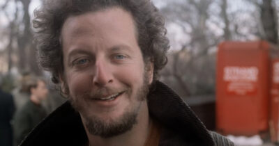 Copertina di Daniel Stern incriminato per favoreggiamento della prostituzione. L’attore è diventato famoso per il ladro Marv in “Mamma ho perso l’aereo”