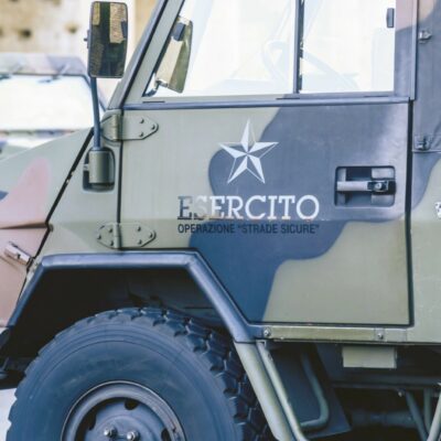 Copertina di “Corruzione sui mezzi all’Esercito”