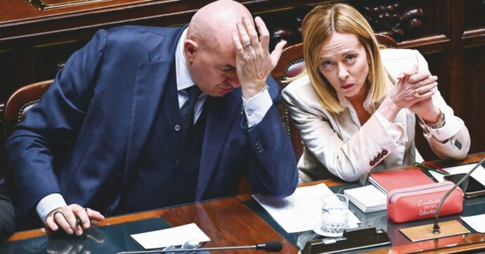 Copertina di Armi a Kiev: la Lega mugugna e FdI cerca voti di centristi e Pd 