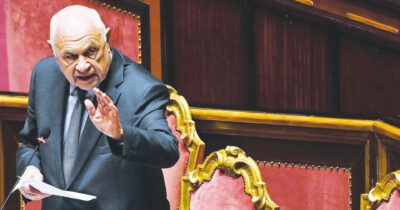Copertina di Referendum, dopo il blitz del governo il Comitato del no deposita il ricorso, ma Mattarella firma subito il decreto