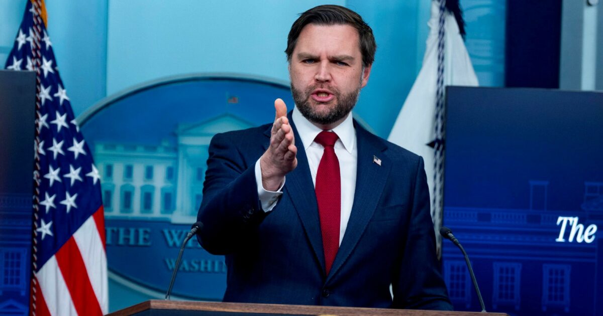 La scure di Trump sul Minnesota: tagliati finanziamenti Medicaid. Jd Vance: “Lo Stato amministri bene i soldi pubblici” La scure di Trump sul Minnesota: tagliati finanziamenti Medicaid. Jd Vance: “Lo Stato amministri bene i soldi pubblici”