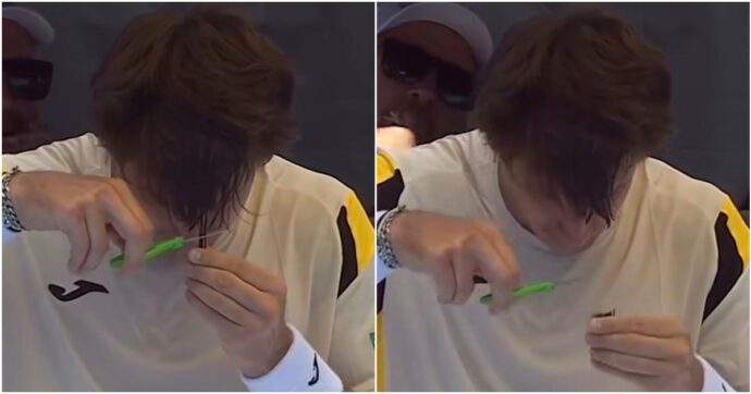 Tira fuori le forbici dal borsone e si taglia i capelli durante il cambio campo: il gesto di Ugo Carabelli durante l’Atp di Auckland