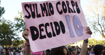 Copertina di Aborto, ritardo record per la relazione del ministero (quasi un anno). Questionario online delle associazioni per raccogliere i dati