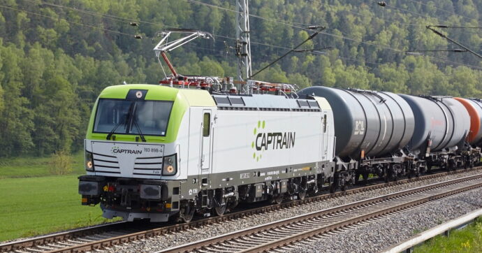 “Turni di 17 ore senza riposi e pause pranzo al freddo”: lo sciopero dei ferrovieri di Captrain Italia