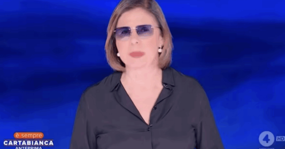 “Vi chiedo scusa, ho fatto un piccolo intervento all’occhio ed è troppo presto per sostenere le luci forti dello studio”: Bianca Berlinguer in onda con gli occhiali da sole