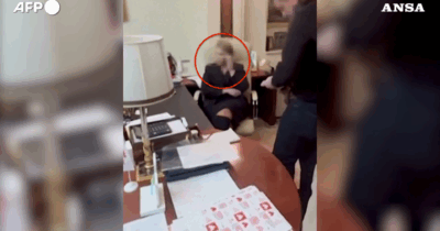 Copertina di L’ex premier ucraina Tymoshenko indagata per corruzione: il video con lo scambio di denaro