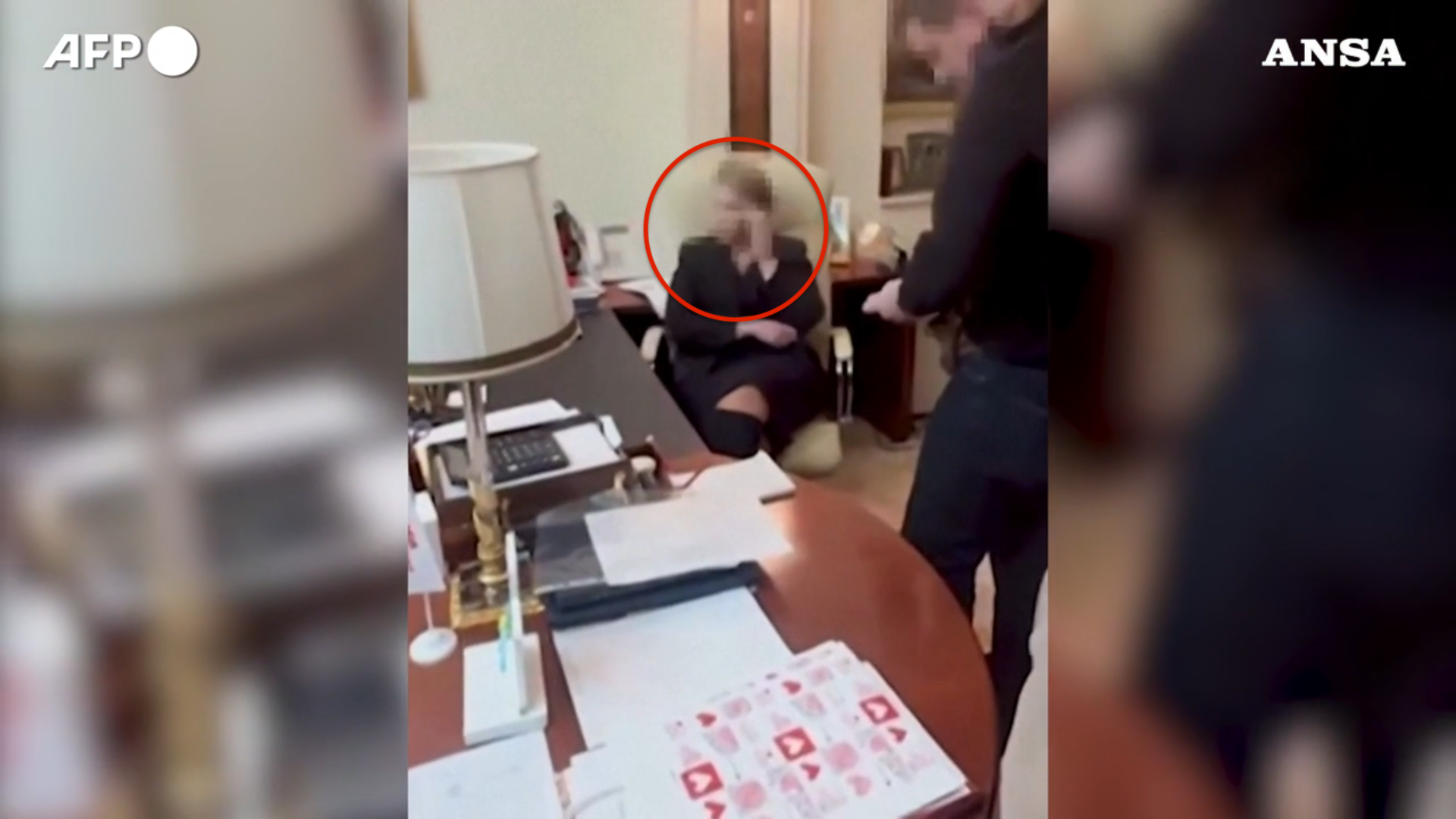 L’ex premier ucraina Tymoshenko indagata per corruzione: il video con lo scambio di denaro