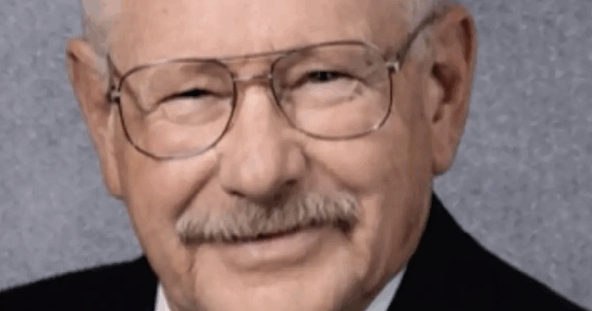 Scheletro ritrovato sulla spiaggia di Washington e identificato: il corpo è di Clarence Edwin “Ed” Asher, ex sindaco dell’Oregon scomparso 20 anni fa