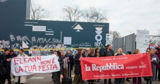 Copertina di Protesta dei giornalisti di Repubblica contro Elkann alla festa per i 50 anni del giornale: “Chi vuol disfarsi del giornale festeggia, noi fuori”