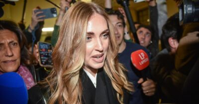 Copertina di La sentenza per Chiara Ferragni: assolta dall’accusa di truffa aggravata. Mancano le querele. Lei: “Commossa finito un incubo”