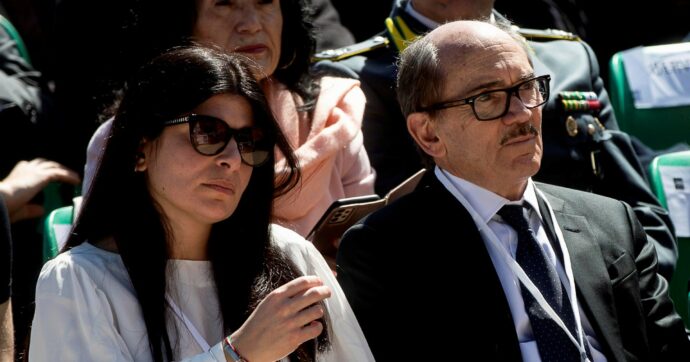 Dopo Scarpinato, la clava dell’Antimafia si abbatte anche su Cafiero De Raho: “Sul caso Striano sapeva ma non fece nulla”