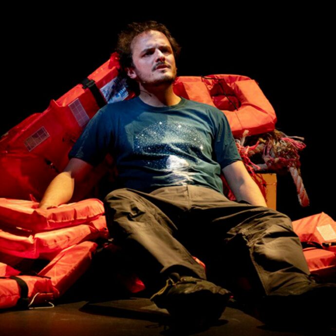 Sublimi pagliacci russi e ‘’Miracolo a Milano’’, mentre a Roma si sforna ‘’L’anitra selvatica’’: il teatro del 2026