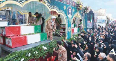 Copertina di Gli Usa pronti all’attacco finale. La Farnesina: “Italiani via subito”