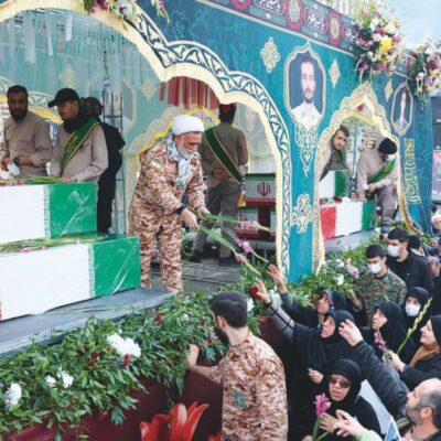 Copertina di Gli Usa pronti all’attacco finale. La Farnesina: “Italiani via subito”