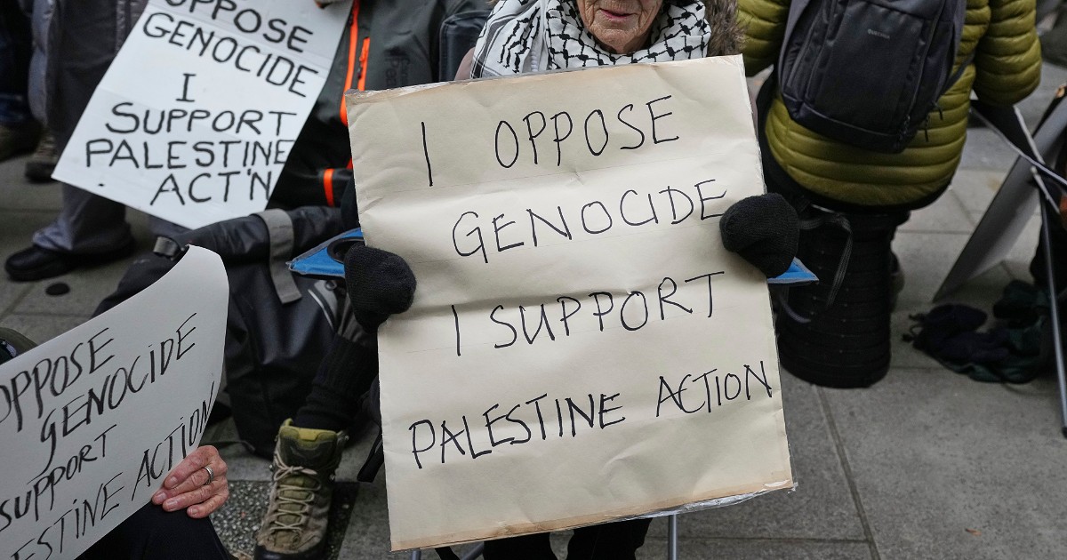 In carcere per i blitz pro Gaza, gli attivisti di Palestine Action in sciopero della fame da 70 giorni: “Grossi rischi per la salute”