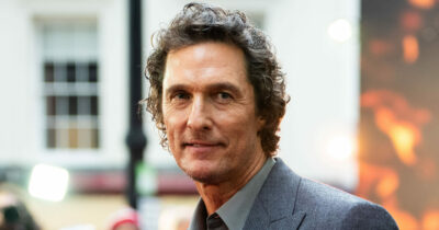 Copertina di Matthew McConaughey dichiara guerra all’intelligenza artificiale selvaggia. L’avvocato: “Deve essere remunerato per l’utilizzo della voce e dell’immagine”