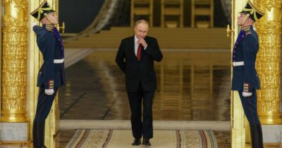 Copertina di Putin contro Trump: “C’è chi usa il diritto della forza con azioni unilaterali e pericolose”. Su Italia e Paesi Ue: “Relazioni deteriorate”