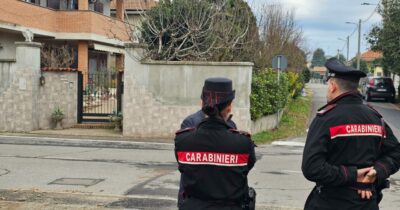 Copertina di Chi è Jonathan Rivolta, l’uomo che ha accoltellato un rapinatore in casa sua: “È legittima difesa”