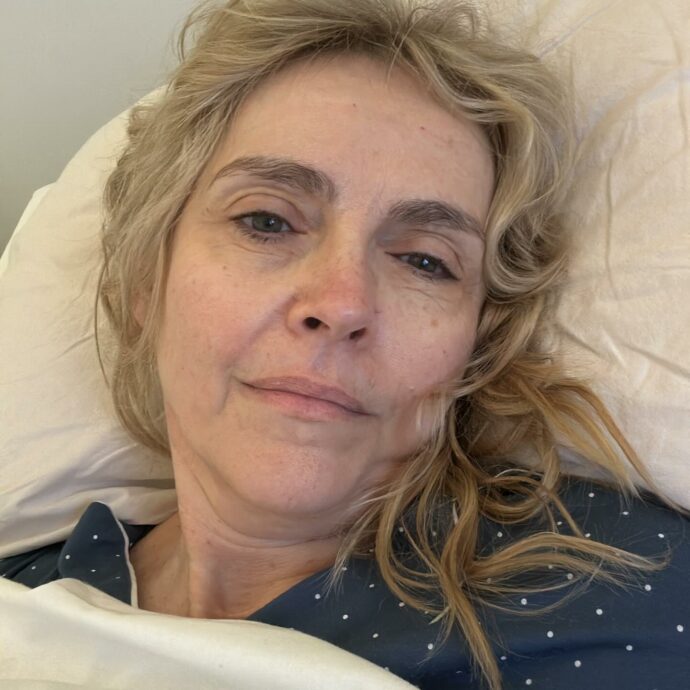 “Ho tenuto duro per 5 anni, ma non c’erano altre soluzioni. Com’è andata? Con tutti quegli oppioidi…”: Alessandra Drusian dei Jalisse si è operata. Le immagini dall’ospedale