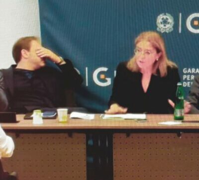 Copertina di Garante della Privacy, la Finanza in sede: i membri del Collegio indagati per peculato e corruzione