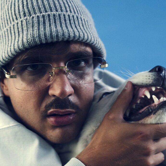 “Ci siamo evoluti discutendo con le forze dell’ordine, di quanto la politica non faccia un ca**o”. Ecco come Geolier è riuscito sfornare il suo miglior album “Tutto è possibile” con la benedizione di Pino Daniele