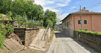 Copertina di Colpito da un ramo mentre potava le piante: morto sul lavoro un 39enne nel Torinese