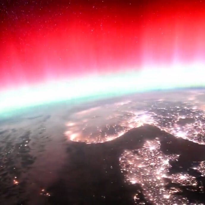 L’aurora boreale vista dallo spazio: l’astronauta giapponese cattura la spettacolare immagine