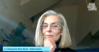 Copertina di Elena Basile racconta il suo viaggio in Iran: “Non mi sono sentita in pericolo. Ci sono zone di straricchi accanto a povertà estrema”