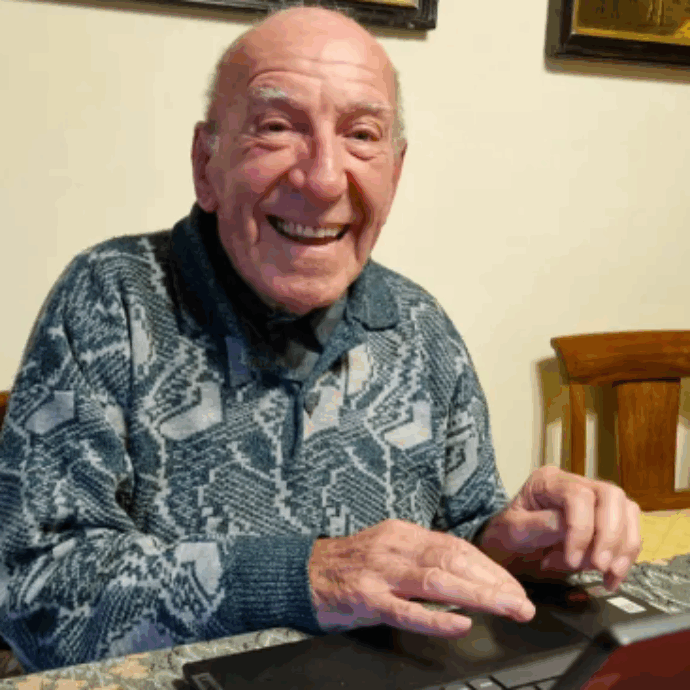 “Ho 94 anni, dicono che sia un bel traguardo ma io punto ai 120. Il Signore mi ascolta. La mia giornata tipo? Dormo tutta la notte senza pillole, faccio sport e la tavola…”: parla Don Angelo Veraldi