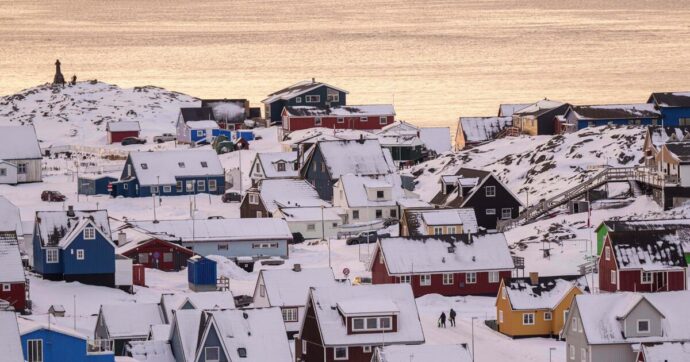 Groenlandia, Mosca: “Nato militarizza l’Artico con l’alibi delle minacce da Russia e Cina”. Arrivati sull’isola i primi soldati promessi dai Paesi Ue