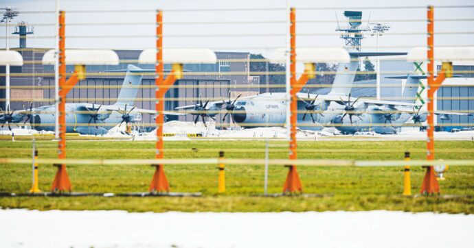 Groenlandia, Macron e Merz sfidano Trump con le truppe: “L’isola è dell’Ue”