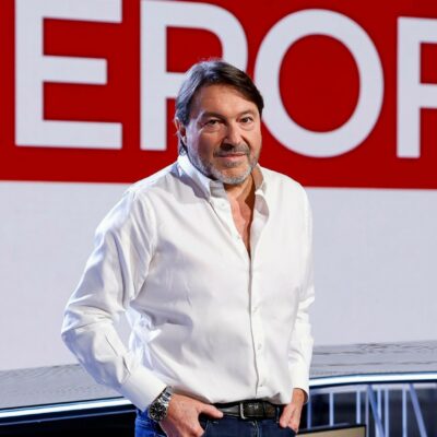 Copertina di “È possibile spiare i pc dei magistrati”. Nordio nega, ma Report mostra la prova in diretta. Ranucci: “Il ministero fu avvertito, Chigi silenziò tutto”